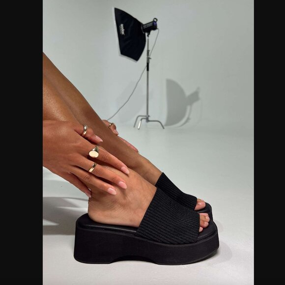 Princess Polly Therapy Nawty Black Platform Slides Sandals 10 - Picture 1 of 8